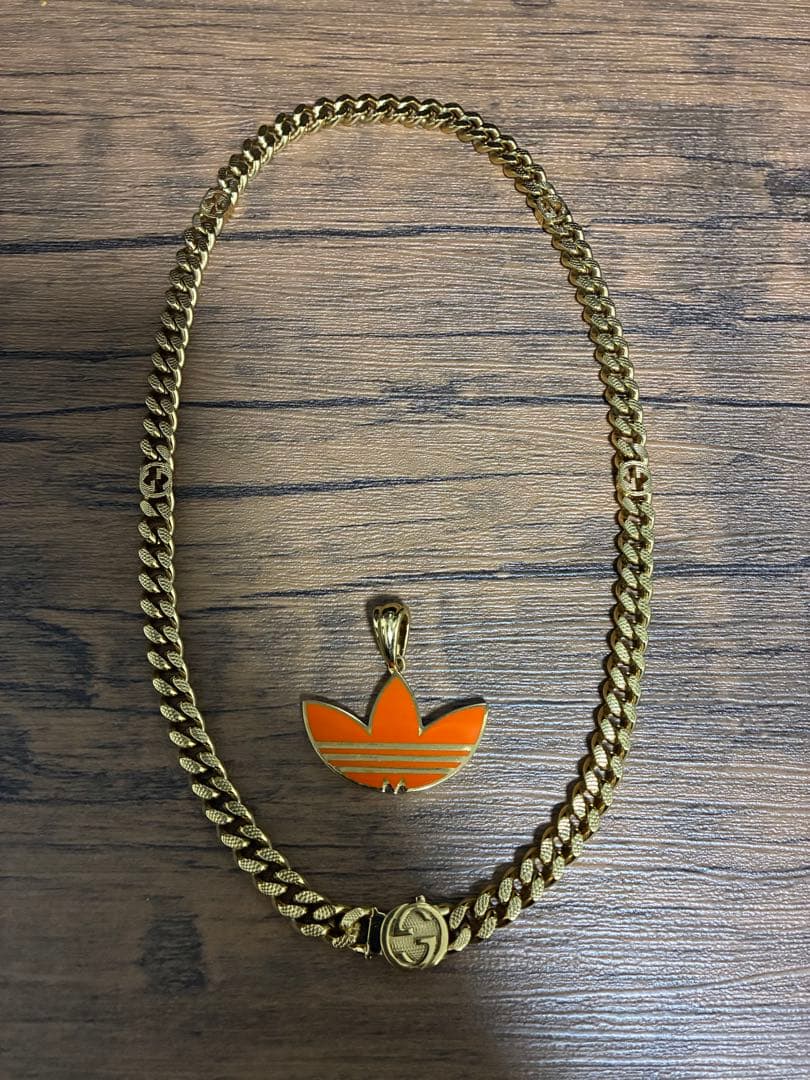 GUCCI×ADIDAS コラボ　ゴールド　インターロッキング　street