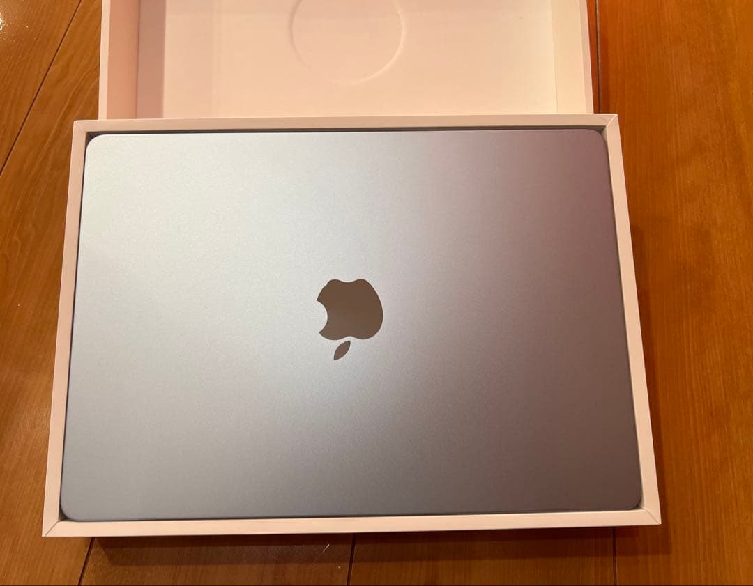 MacBookAir m4256GB、16GBシルバー 充電器最新　5年延長保証