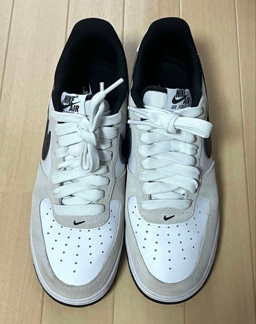 ナイキ エア フォース 1 '07 LV8 ホワイト/ブラック 27.5cm