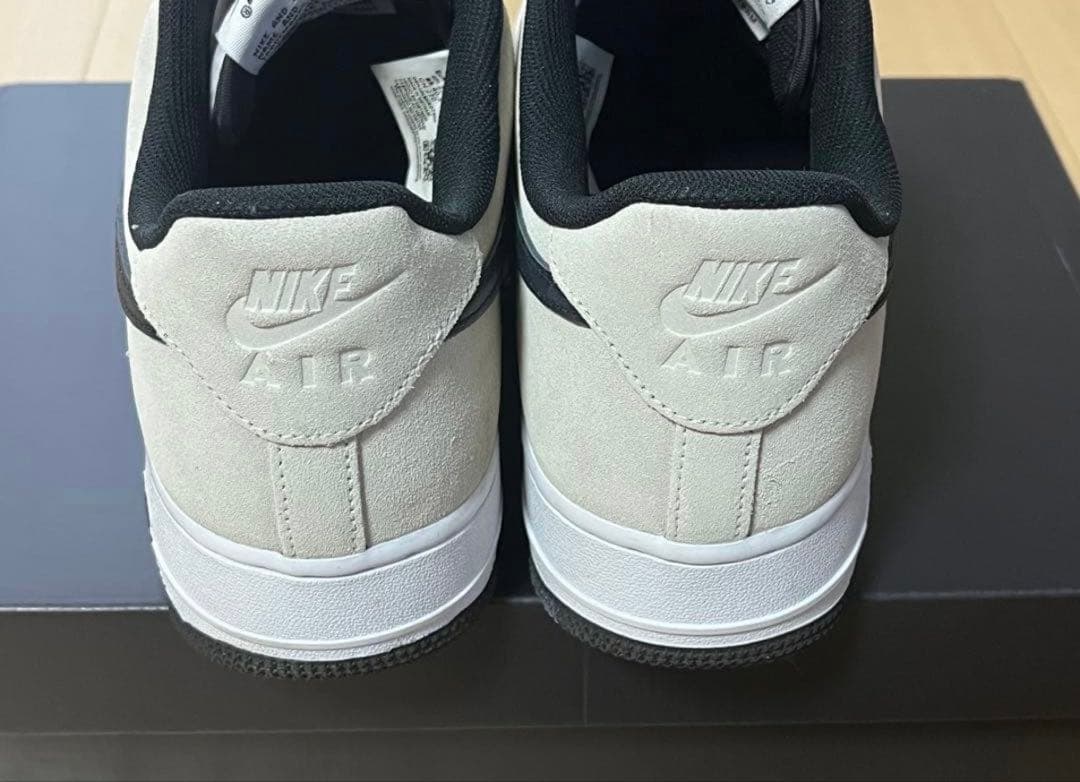 ナイキ エア フォース 1 '07 LV8 ホワイト/ブラック 27.5cm