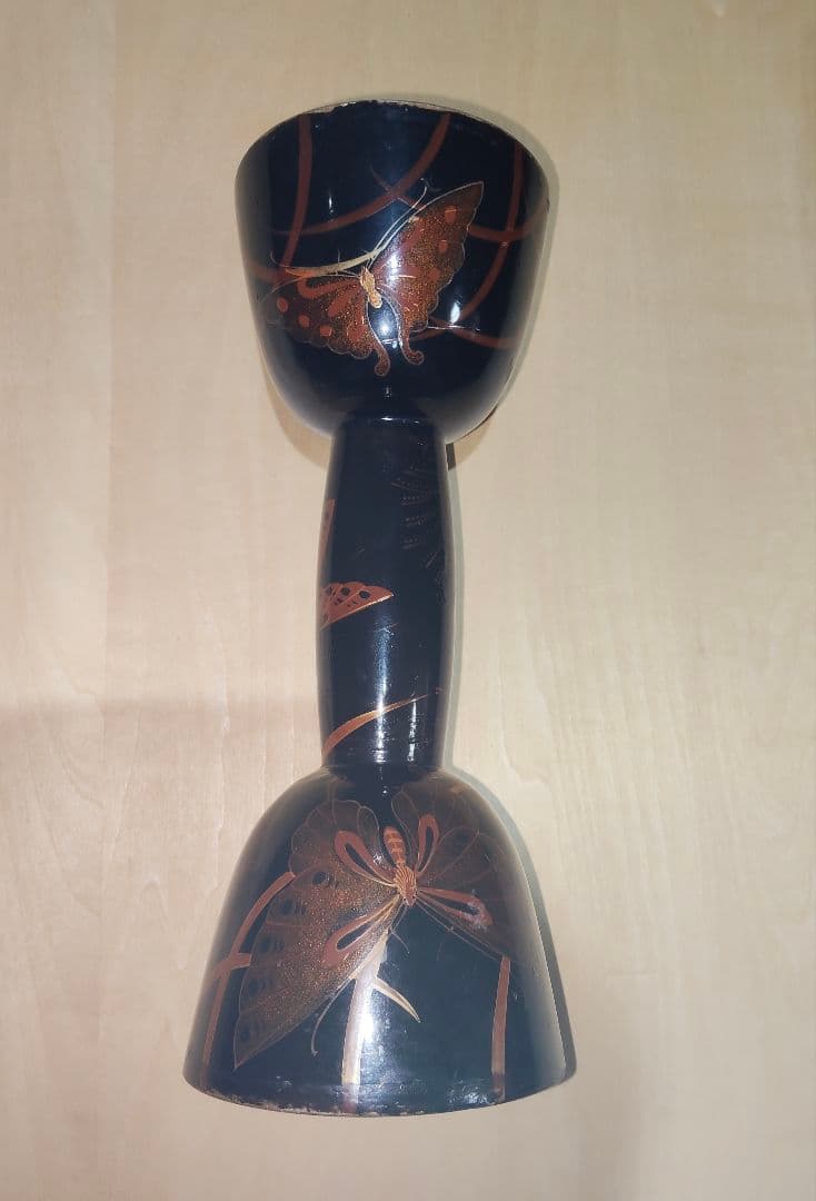 小鼓の胴 蝶の蒔絵 鉋目あり