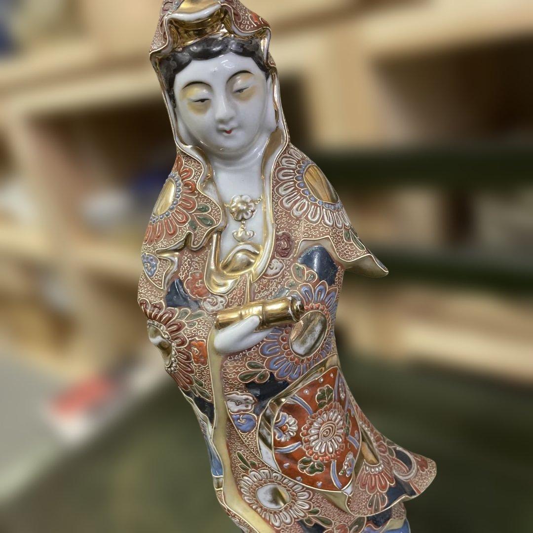 石川県九谷焼観音像　装飾的な陶器の女性像　日本美術　日本伝統工芸品