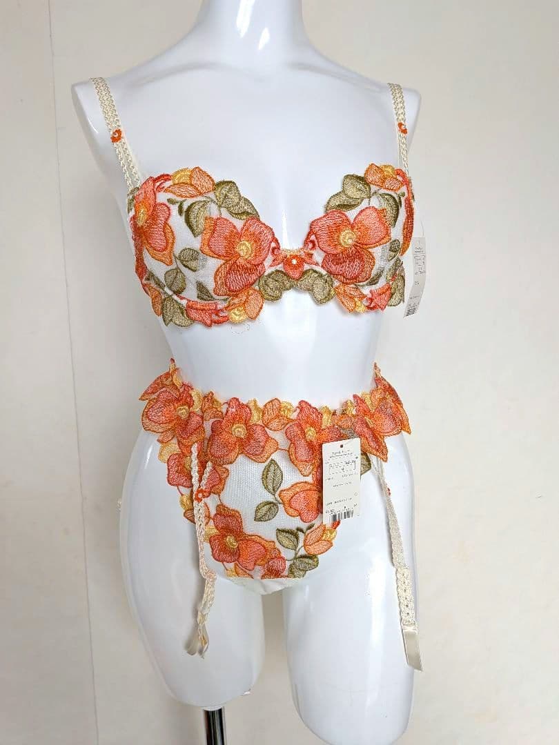 ワコール　サルート　ブラジャー　Tバック　ガーターベルト　３点セット　難アリ