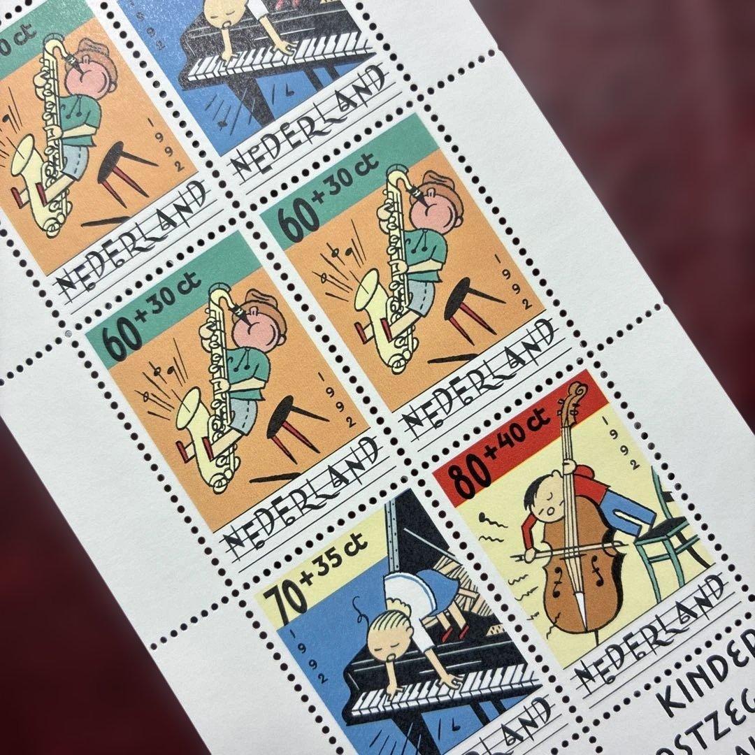 77386セール現品限 外国切手 オランダ発行児童福祉小型シート音楽