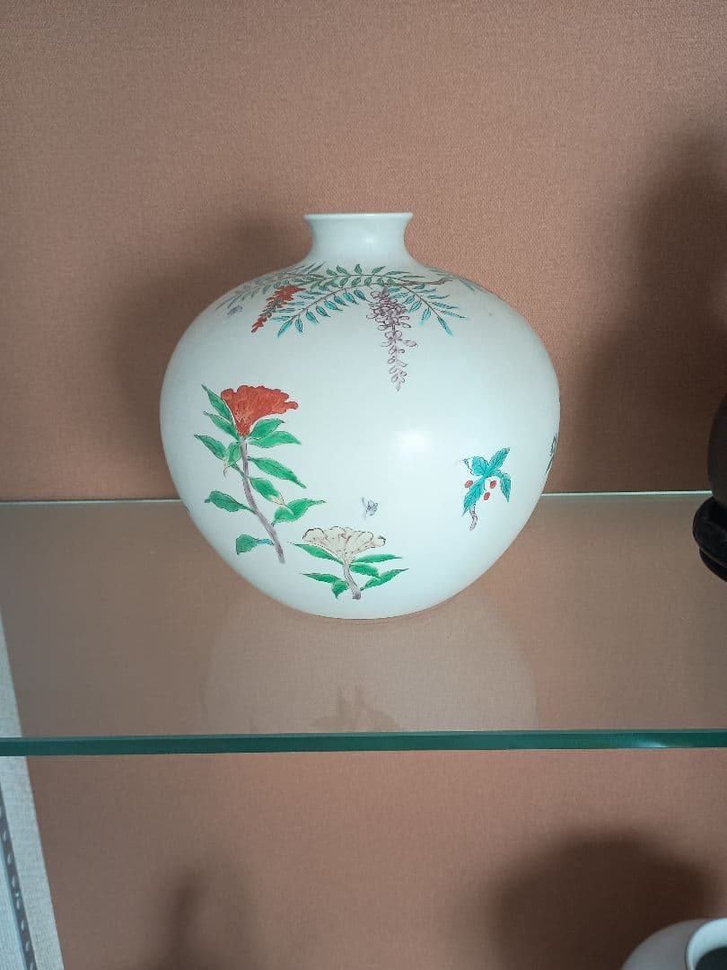 有田焼 岩尾對山窯の「色絵万葉草花紋」花瓶