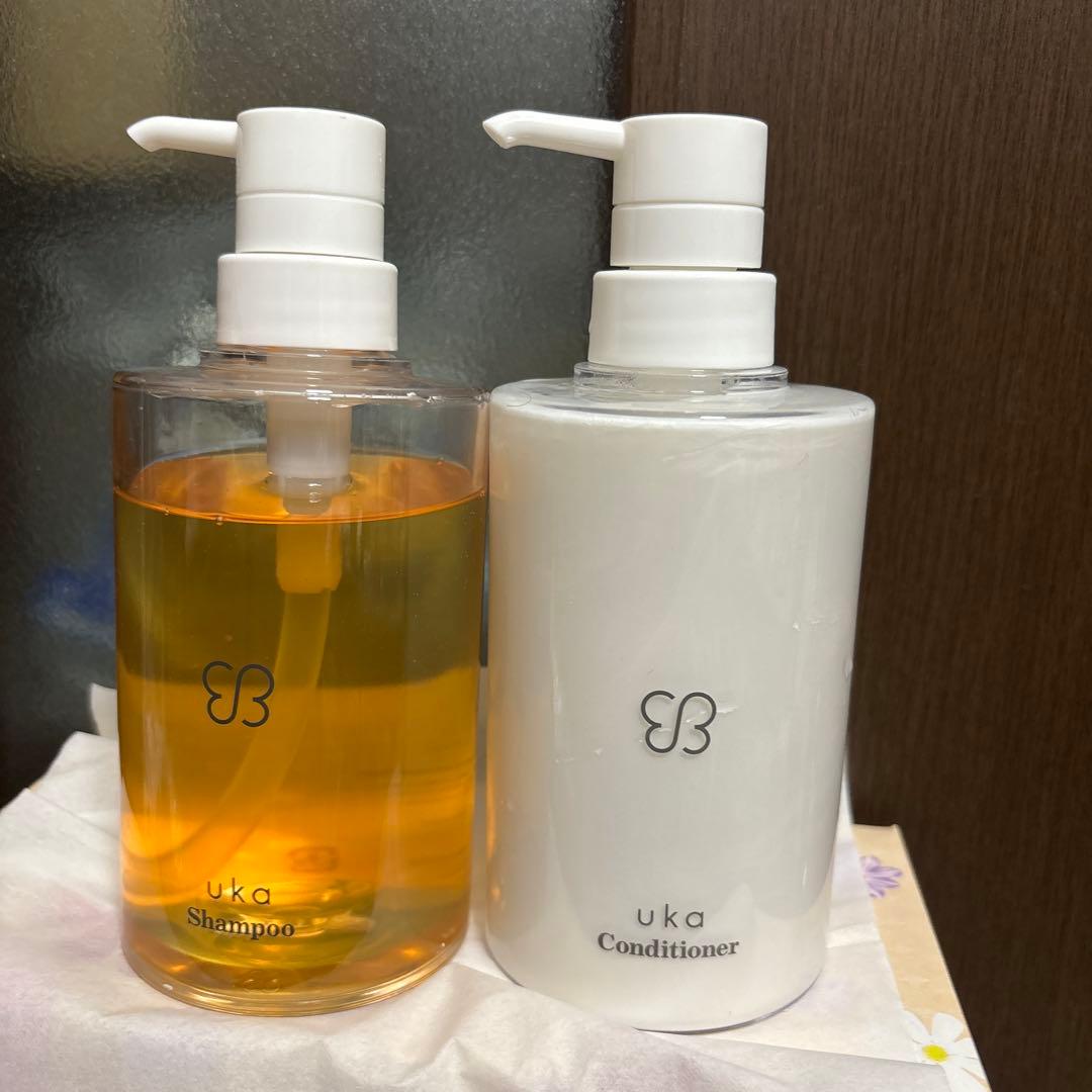 美品！ウカ　フォーダメージヘア　シャンプー、コンディショナー