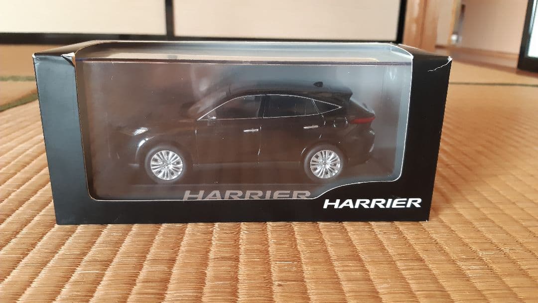 HARRIER ブラック ミニカー 透明ケース入り Amazon | 非売品 トヨタ 2020年型 新型ハリアー 80系 カラーサンプル 1