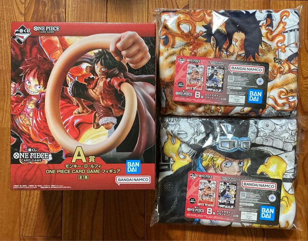 一番くじ　ワンピース　カードゲーム　フィギュア　ブランケット
