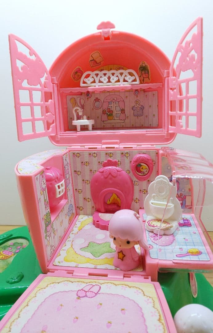 昭和レトロ❣️サンリオいちごの夢のお家✨ボタンノーズ 初代✨ - メルカリ