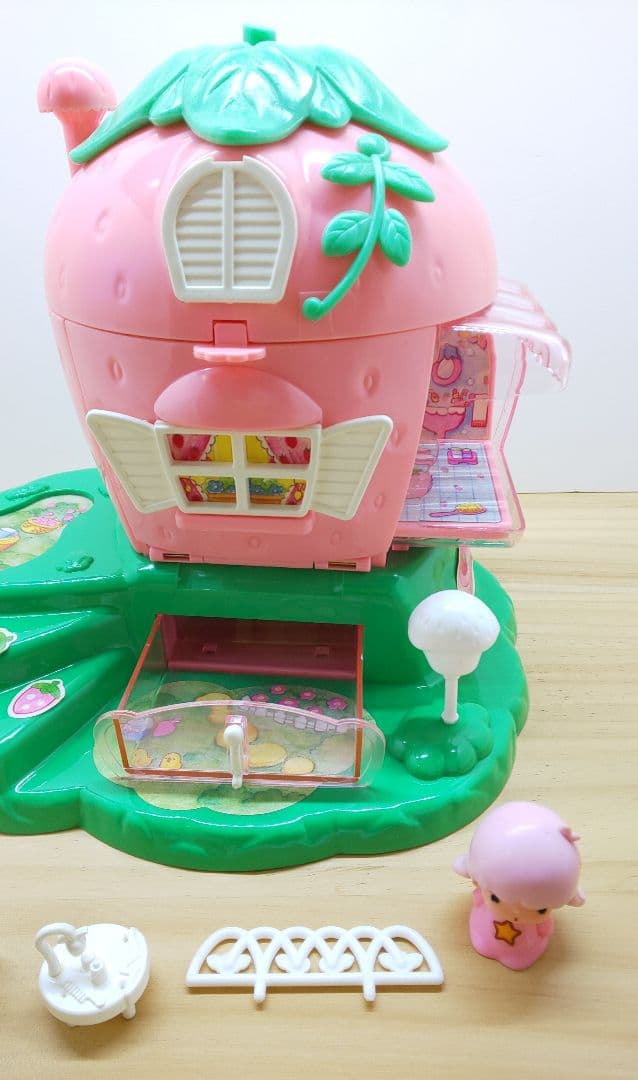 昭和レトロ❣️サンリオいちごの夢のお家✨ボタンノーズ 初代✨ - メルカリ