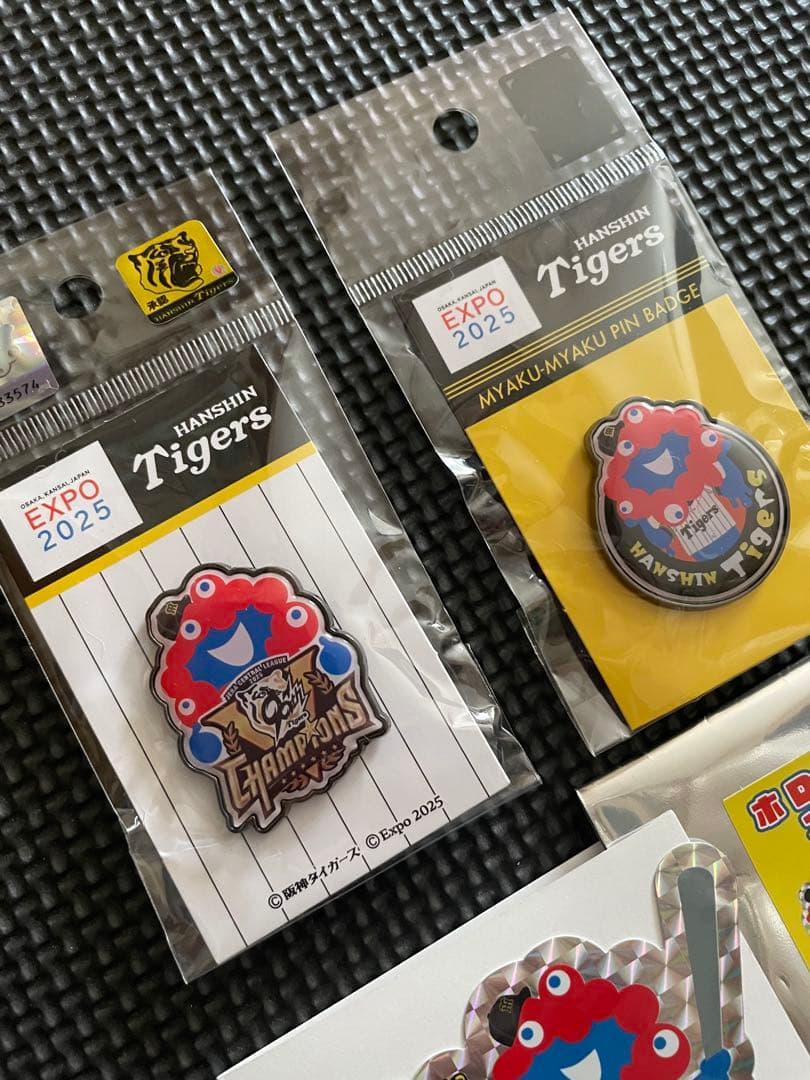 EXPO 2025 大阪万博 阪神タイガース ピンバッジ2種類 ステッカー