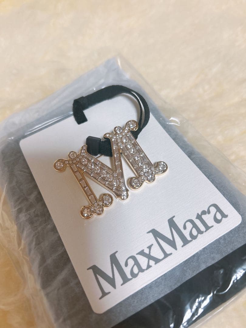 MaxMara ブローチ