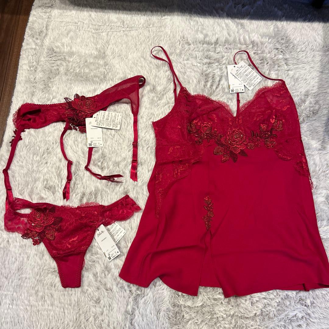 サルート　赤レースキャミソール Tバック　ガーターベルト3点セット