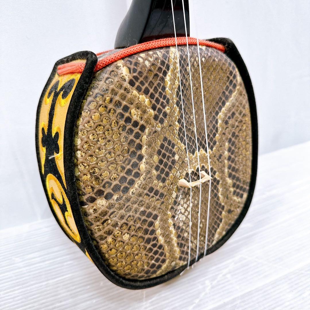 【美品】沖縄三線 蛇皮線 本皮 蛇皮 三味線 本蛇皮 民族楽器 黒漆