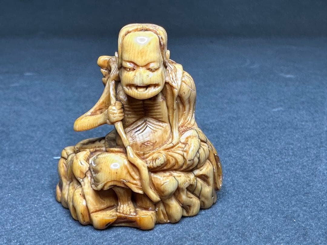 極上　根付　天然素材　アンティーク　骨董　飾り物　古美術品　 置物　細密細工 極上 根付 印籠 天然素材 アンティーク 骨董 飾り物 古美術品 置物細密