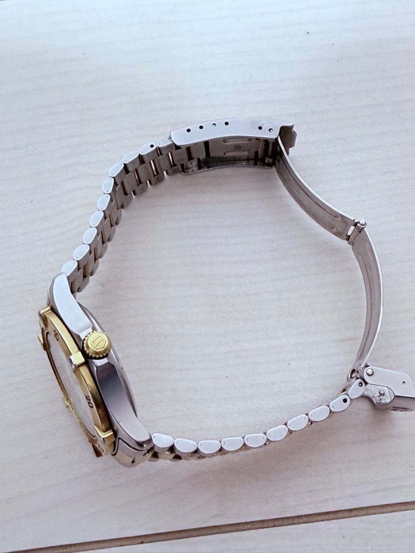 稼働】 タグホイヤー WE1222-R QZ ホワイト文字盤 メンズ腕