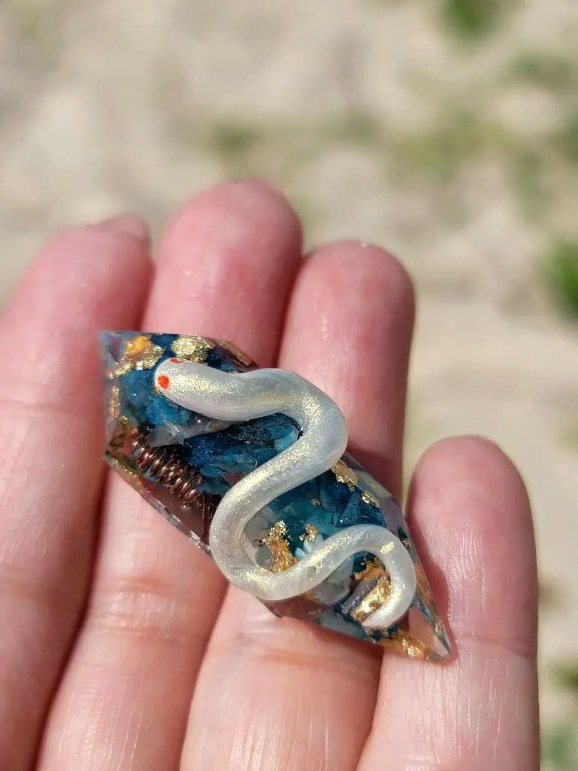 特級呪物A★悪循環を断ち切りプラスへ転換する白蛇オルゴナイト