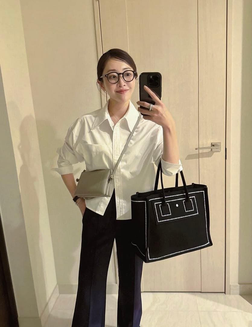 yonfa 新品未使用タグ付き　ボクシークロップドシャツ THE Yon ブラウス シャツ ポケットデザインタックスリーブクロップド