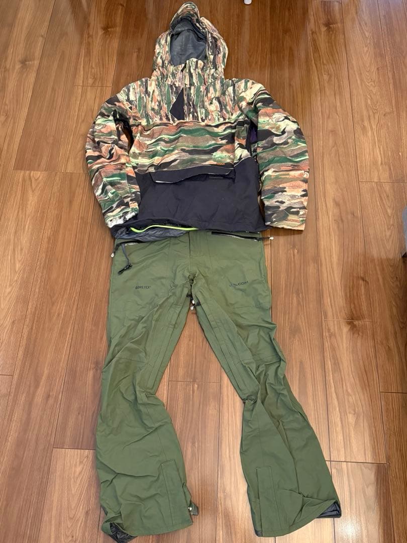 【shiitake 様】VOLCOM 迷彩 GORE-TEX スノーボードウェア