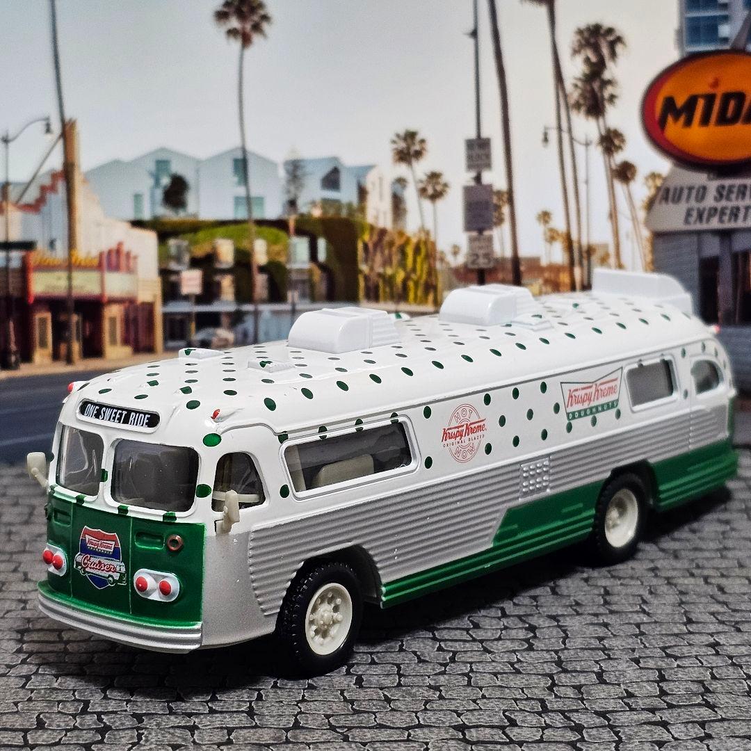 クリスピークリームドーナツ　ダイキャスト カー　スターライナー　バス　ミニカー しまじろうデザインの限定BOXにも注目！クリスピー・クリーム