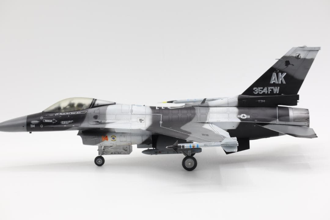 1/48 TAMIYA F-16 アグレッサー部隊 プラモデル完成品 - メルカリ