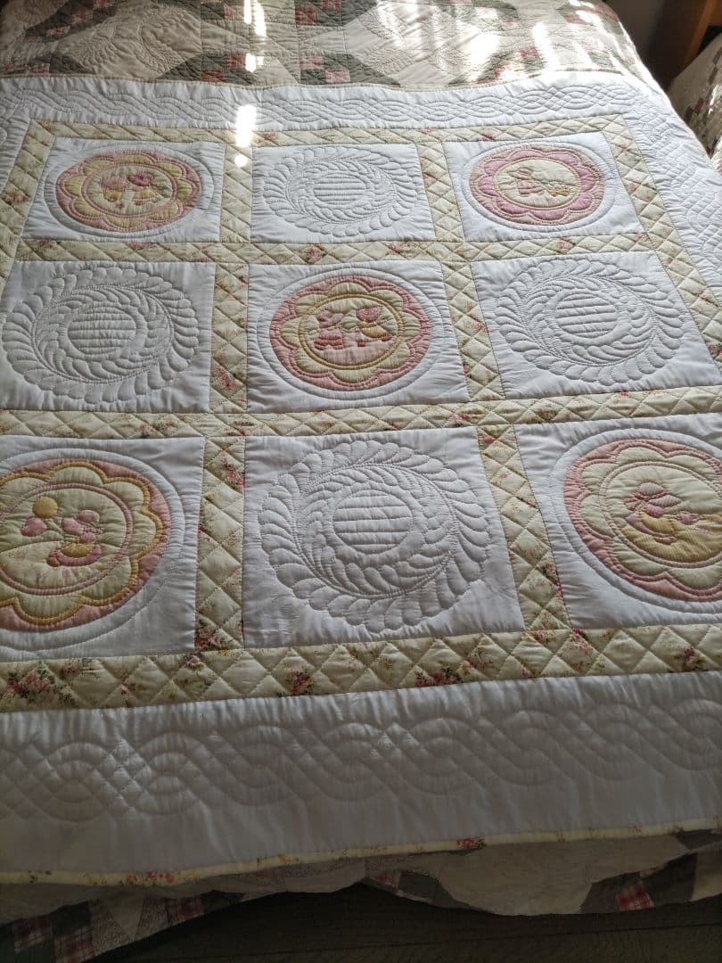 専用になりました。スーちゃんパッチワークキルトタペストリー