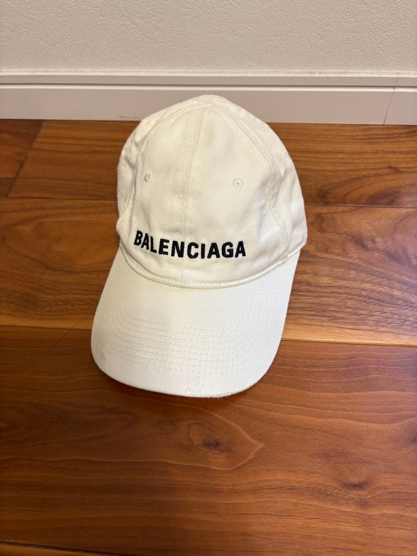 BALENCIAGA ホワイト ベースボールキャップ