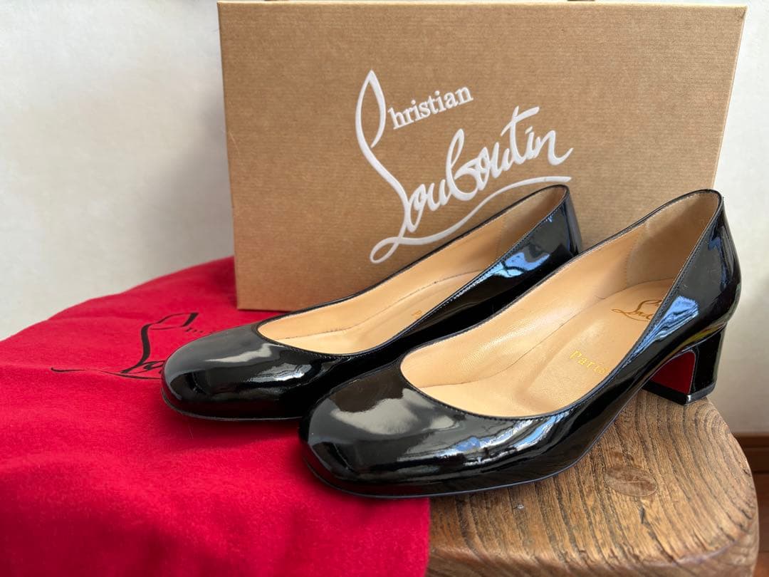 お正月特価‼️ルブタン　ほぼ未使用　エナメルブラック　ローヒール　サイズ35