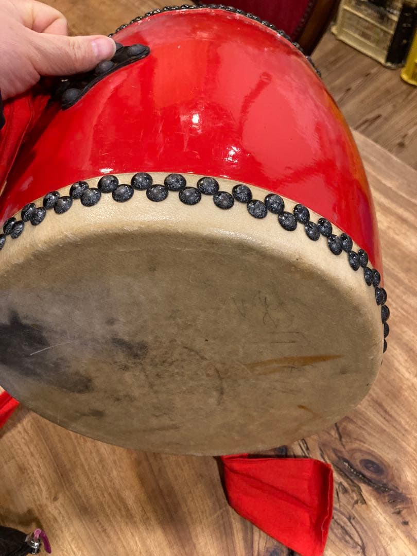 エイサー子供用太鼓　小サイズ赤い和太鼓 黒いビーズ装飾付き