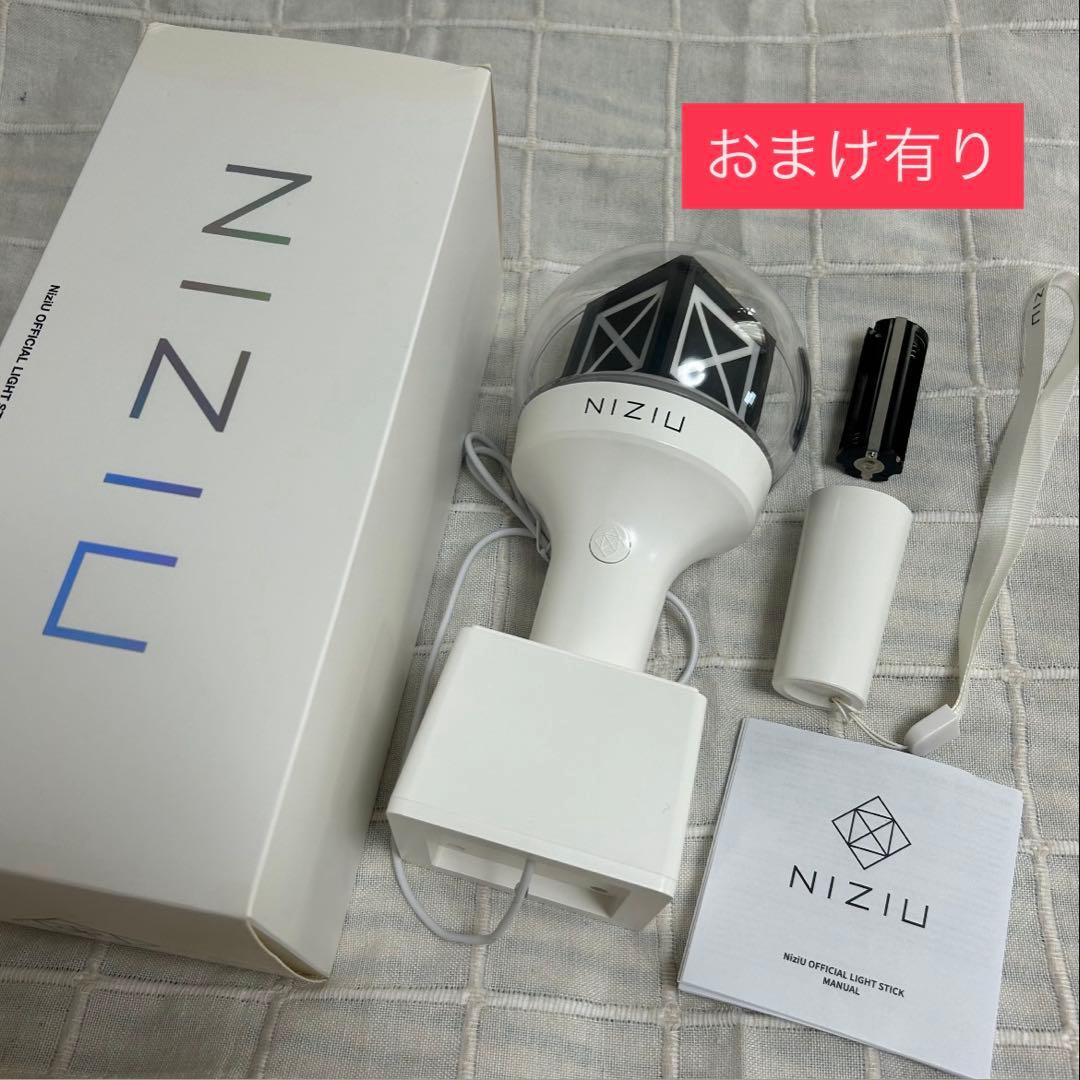 NiziU ペンライト ☆おまけ有り☆ - メルカリ