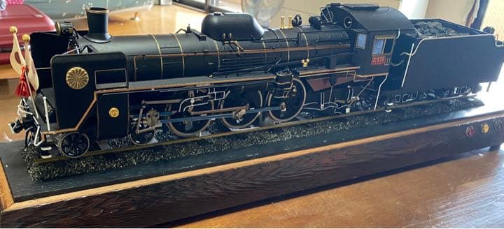 45年くらい前の蒸気機関車の模型です。