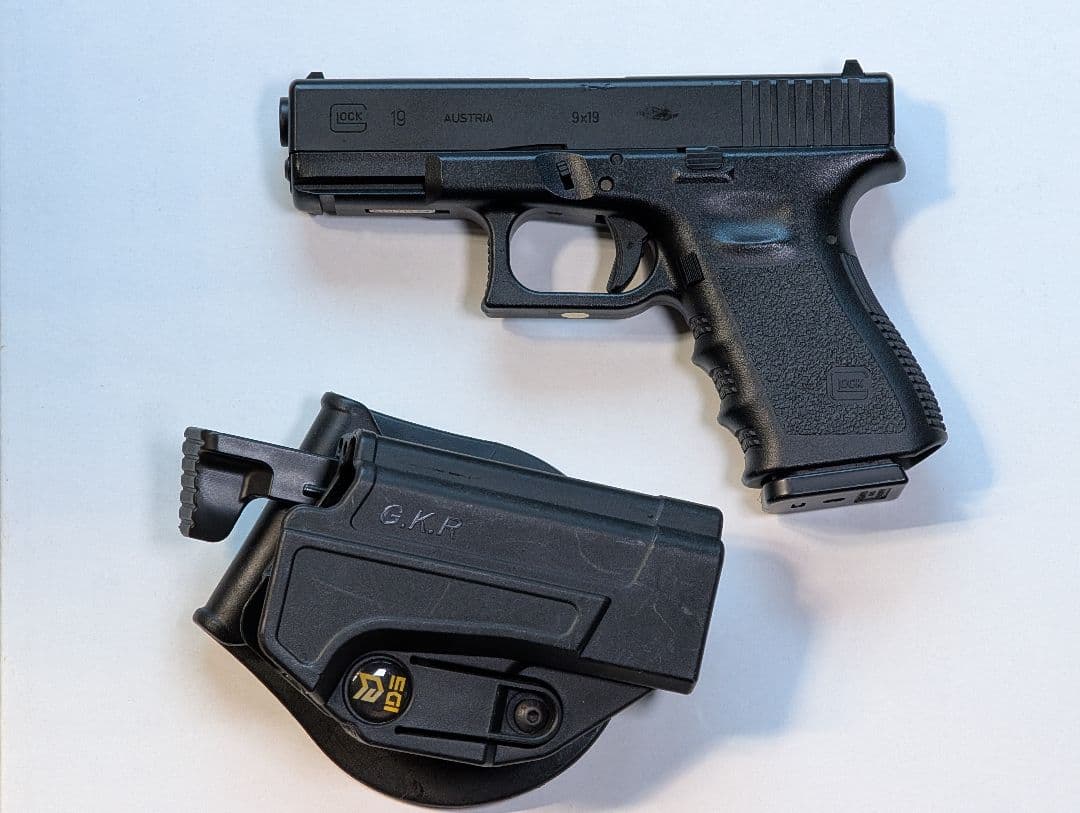 実物ホルスター付　マルイ　GLOCK 19 3rd genガスブロ