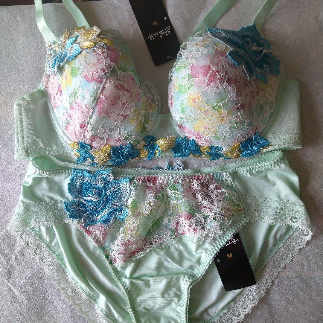 【最終お値下げ】匿名配送【新品タグ付き】サルート32グループ　ブラ＆ショーツ Wacoal - 新品未使用サルート 91グループ C70 IVブラ&ショーツ&ソング