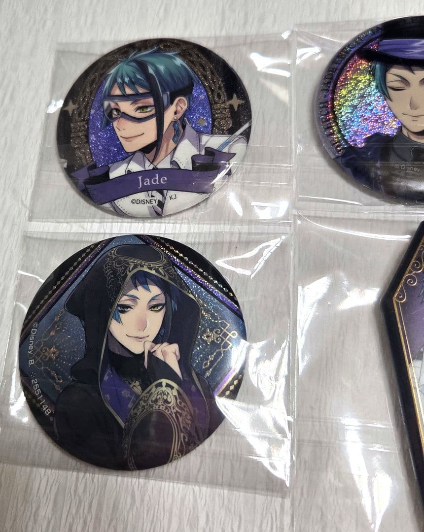 ツイステ ジェイド 缶バッジ スケアリードレス プレイフルランド