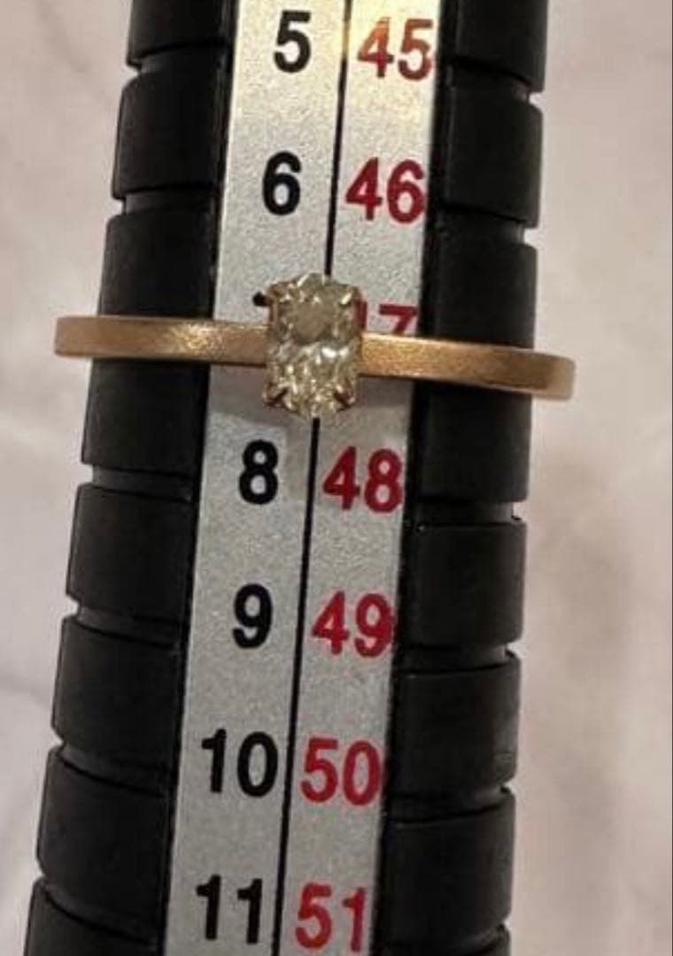 オーバルカット ダイヤモンドリングk18 0.13ct