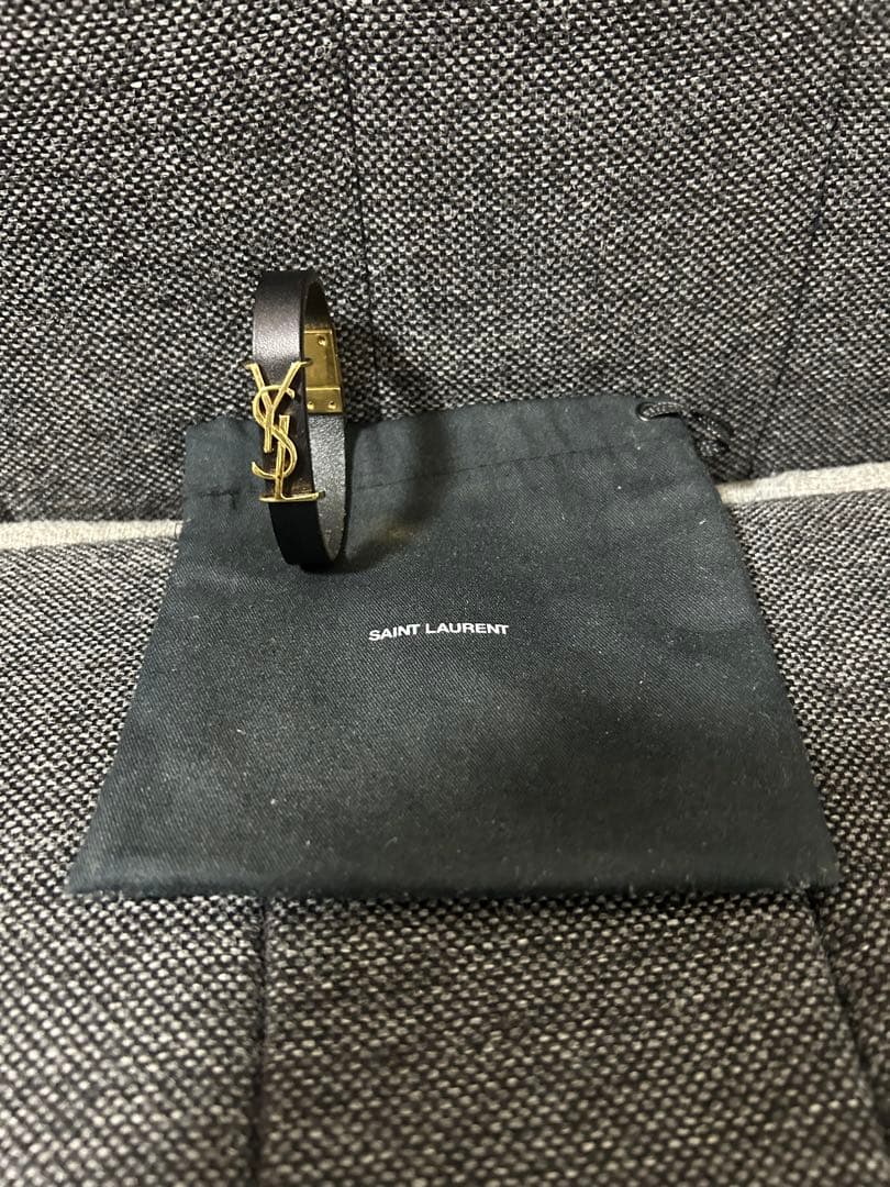 SAINT LAURENT ブラックレザーブレスレット