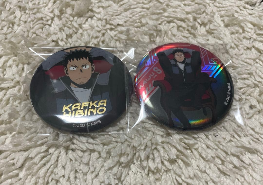 怪獣8号プラザ PLAZA ロフト 缶バッジ chair 日比野カフカ - メルカリ