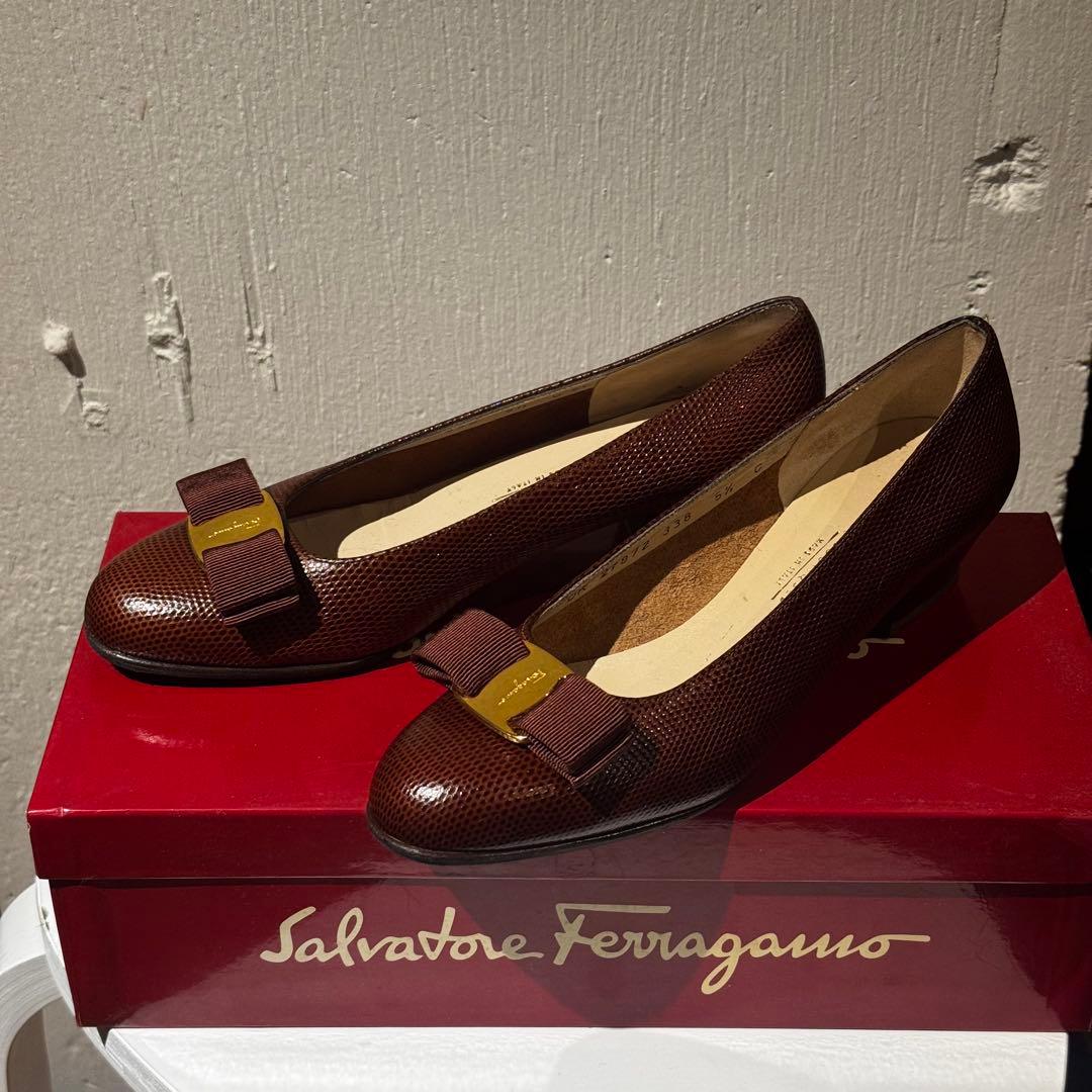 【美品】Salvatore Ferragamo ブラウン リボン付きパンプス