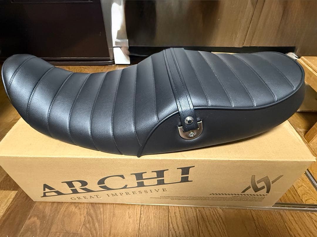 ARCHI z900rs シート　ベルト付き