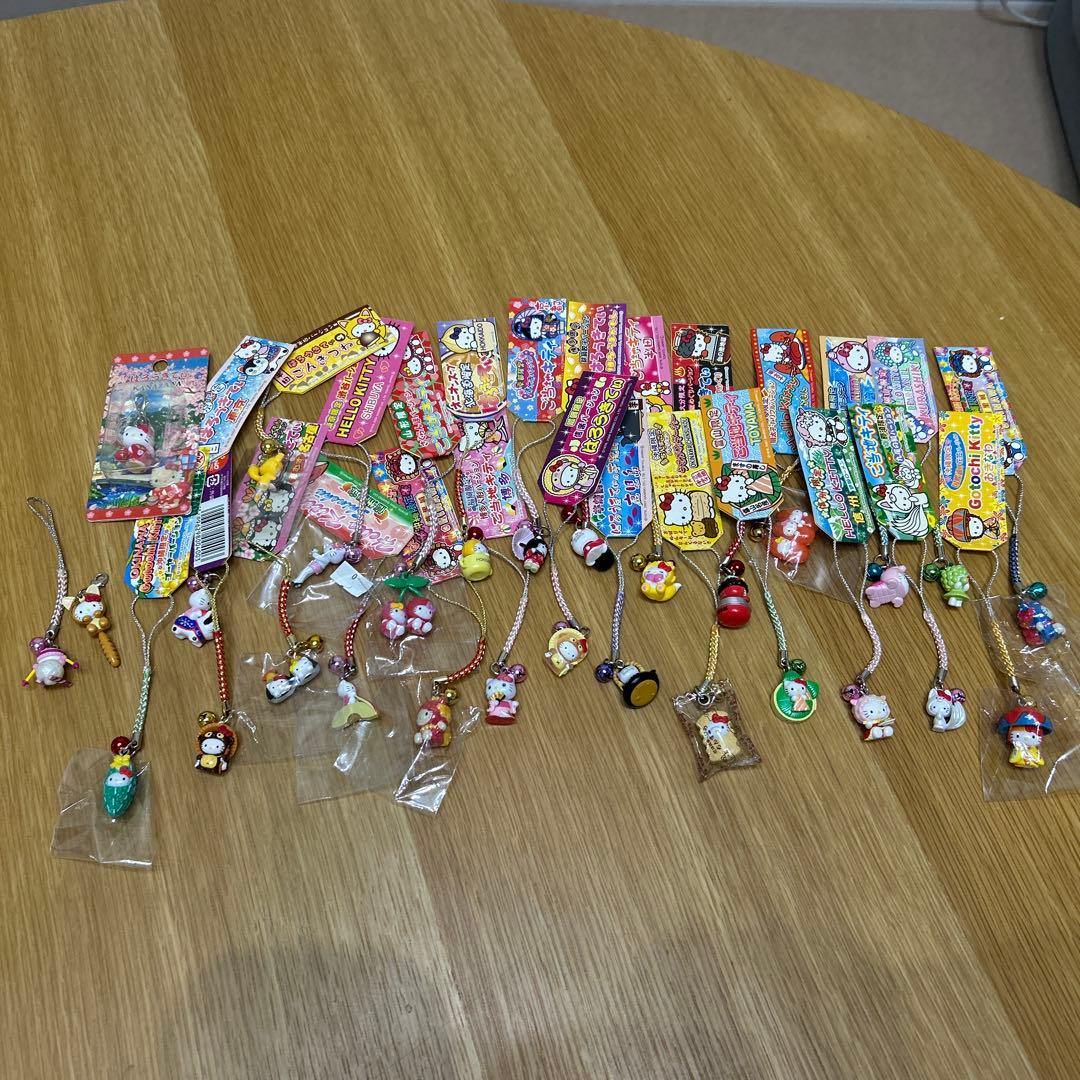 ハローキティ根付け26個セット２つはオマケ ハローキティ 鈴根付｜サンリオオンラインショップ本店 - 公式通販サイト