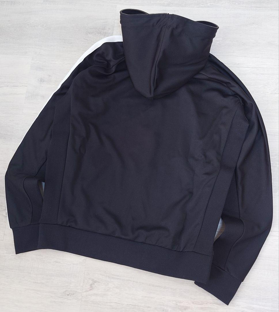 新品XLサイズ セットアップ ラインロゴ ウノピゥウノウグァーレトレ