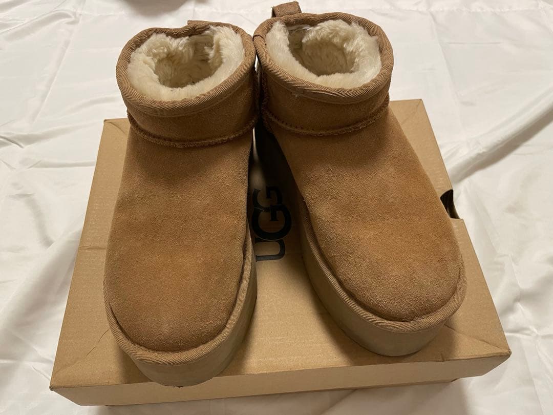 【美品】UGGクラシック ウルトラミニプラットフォーム ブーツ 23cm