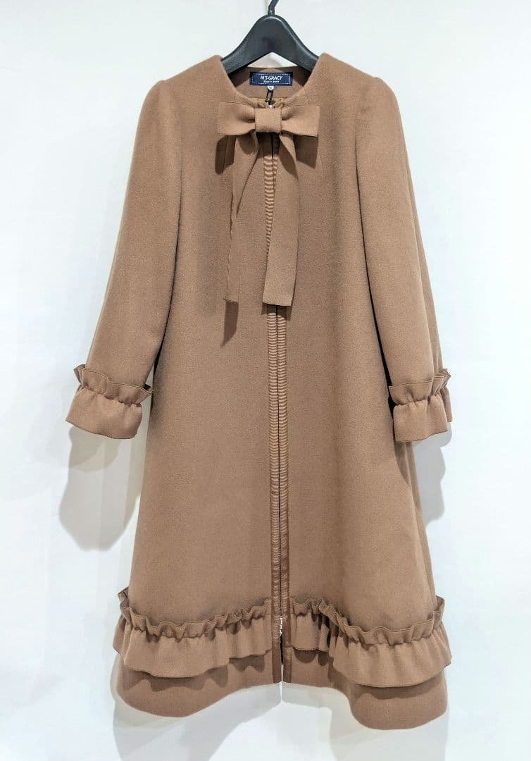 M'S GRACY エムズグレイシー フリルｘリボンジップアップコート 新品タグ付【M'S GRACY エムズグレイシー】カタログ掲載フリル付き