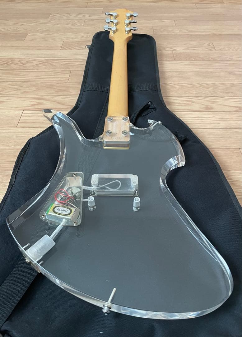 hideモデル フェルナンデス バーニー クリスタル アクリル モッキンバード