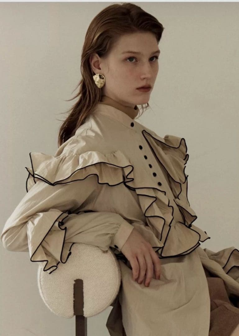 EAPHI FEELING FRILLS BLOUSE - メルカリ