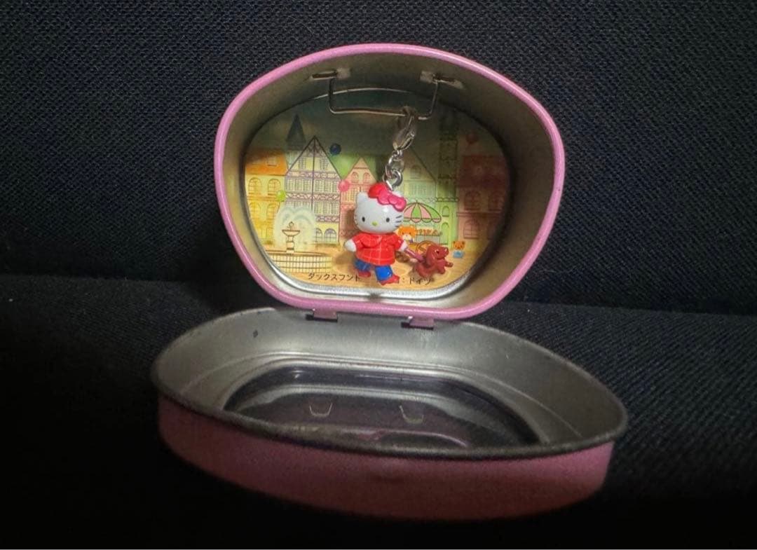 ハローキティ 世界の子犬のお散歩 シリーズのマスコットが入った