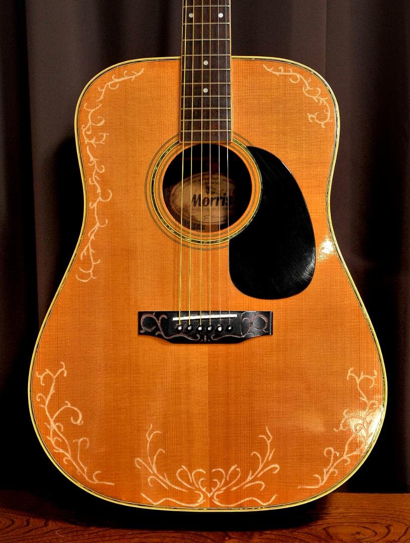 ★MORRIS Wシリーズ　ストリートミュージシャンに贈る舞台【彫刻装飾ギター】