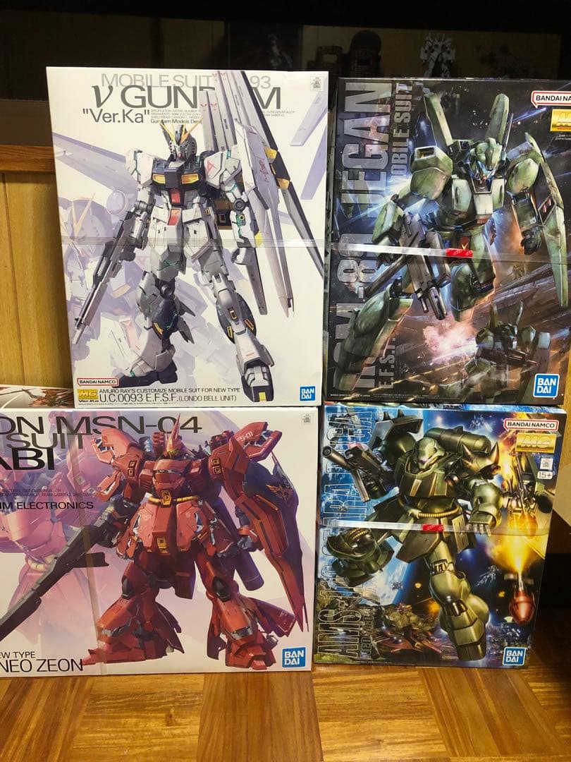 ガンプラ　MG 未組立4点セット　νガンダム　サザビーギラドーガ ジェガン