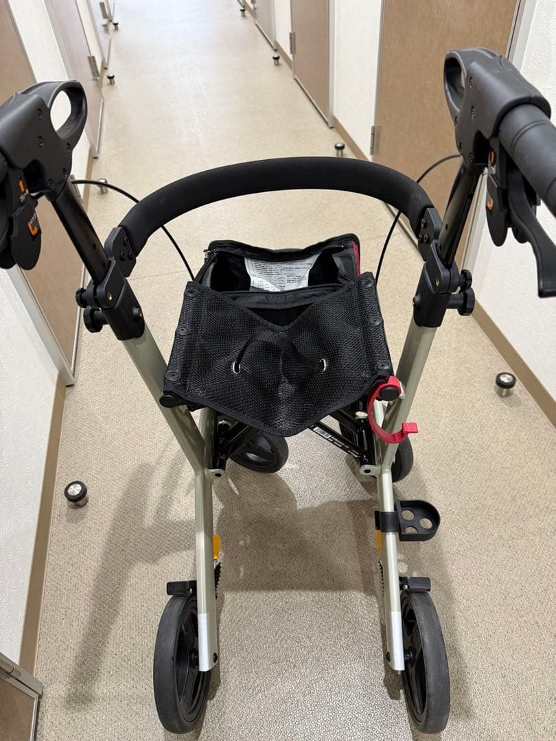 折りたたみシルバーカー 黒とグレー