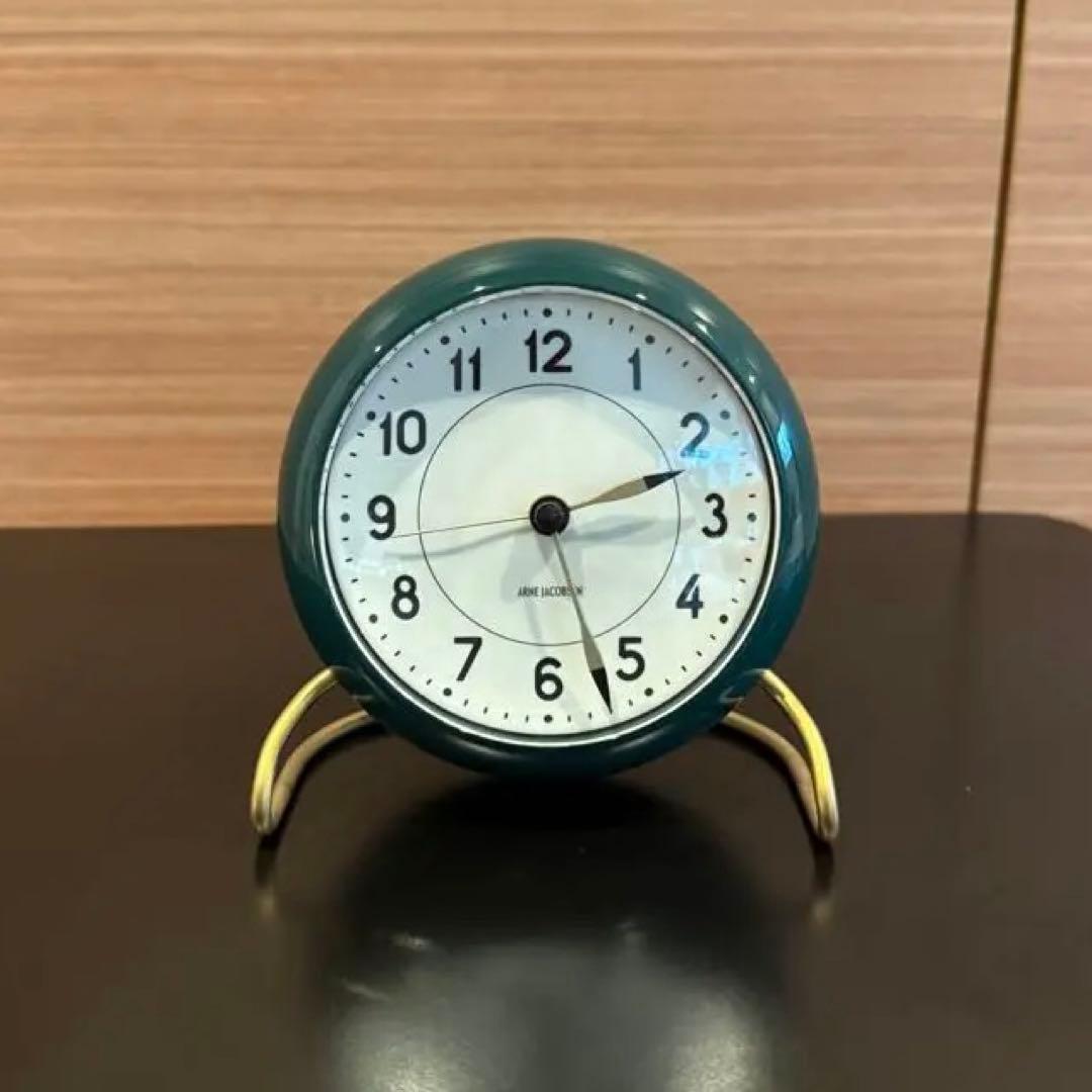 Arne Jacobsen（アルネ・ヤコブセン）テーブルクロック ブルーグリーン